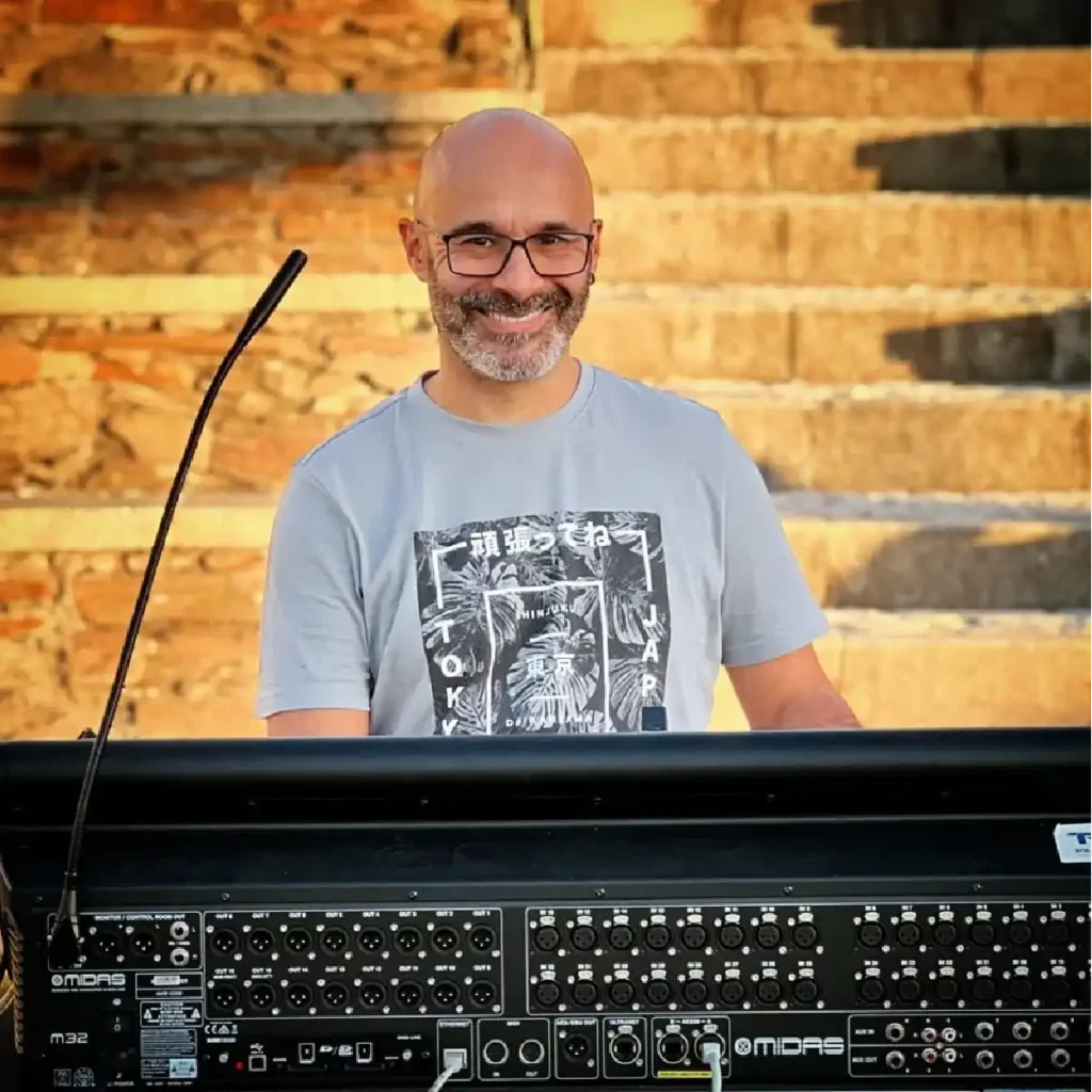 rui-costa-multimedia. Realização, Edição de Vídeo, Color Grading, Motion Graphics, Técnico de som.